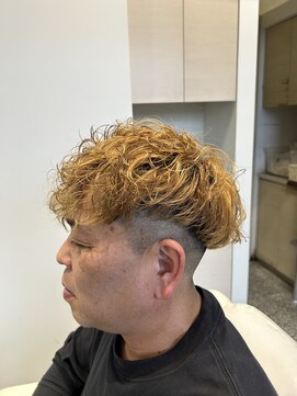 ギブ 豊田市駅店(GIVE) 都会派フェードスタイルハイトーン×パーマで魅せる大人の余裕。