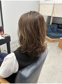 白髪もカバーできるやわらかいベージュ