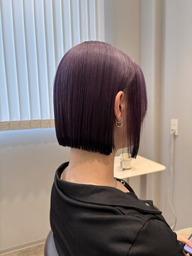 ケリーアン 太田(kelly.un) ぱつっとボブ / 顎ラインボブ / 裾カラー / デザインカラー
