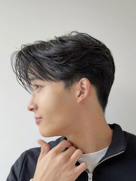 アフロート ギンザ(AFLOAT GINZA) ビジネス 毛流れ センターパート ニュアンスパーマ 40代30代