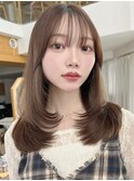 ミディアムレイヤーシャギーカットダークアッシュ顔周りカット