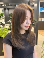 ラブクロムトーキョー オモテサンドウ(LOVECHROME OMOTESANDO)&nbsp;ミルクブラウンのセミロングレイヤースタイル