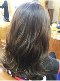 グレーアッシュ×ゆるふわ外ハネセミディ