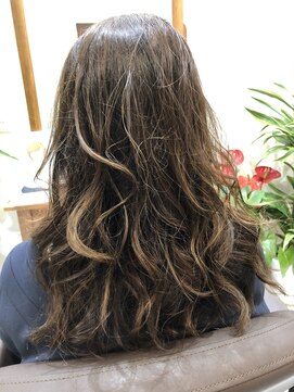 ムーサ(MOUSA) グレージュハイライトカラー