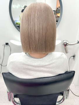 ヒビヲ(HIBIO) ダブルカラーベージュカラーハイトーンカラーケアブリーチボブ