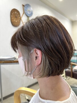 湊(minato) ホワイトベージュインナーカラー