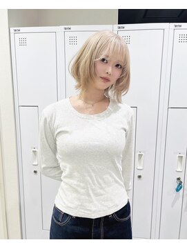 チェレ アズーリ 狭山店(Chere azuri) ホワイト、ブロンドミディアムレイヤーブリーチ