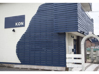 コン(KON)の写真
