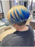 刈り上げ女子×抜きっぱなしブリーチ×ブルーグラデーション