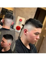 メグロバーバーショップロッポンギ 目黒六(MEGURO BARBER SHOP 6PPONGI) フェザーアップ/スキンフェード