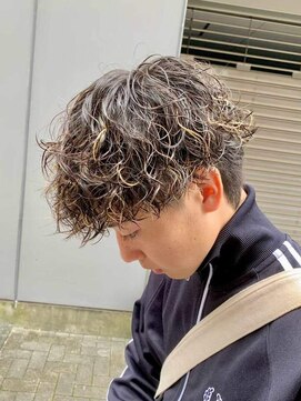 ジーニー 本厚木(Genie) フェザーパーマサーフカール刈り上げセンターパート