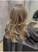 白髪ぼかしバレイヤージュ×レイヤーカット