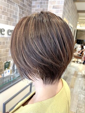 ネオリーブエム(Neolive em;) ハイライト入り大人ショートボブ☆