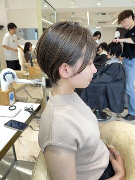 アンド ストーリーズ(&STORIES) ショートボブ髪型20代30代前髪あり前髪なし面長丸顔【荒牧】AY