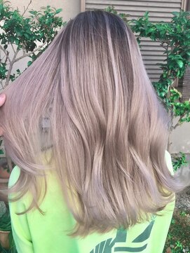 シエロビューティー(CIELO beauty) ハイライトカラーミルクティーベージュレイヤーカット