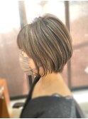 30代40代☆スタイリングが簡単☆ハイライトくびれショート