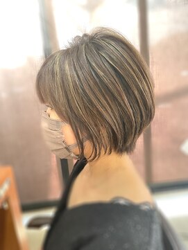 リノアバイフェリア(LINO’A by felia) 30代40代☆スタイリングが簡単☆ハイライトくびれショート