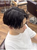 メンズ緩めツイストスパイラルパーマ　センターパート