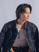 レジュアル(RESSUAL)&nbsp;センターパートブルーブラックフェザーパーマサーフカール