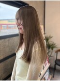 透明感のあるミルクティーベージュ