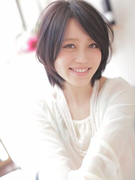 ジーナ 博多(Zina) ホワイトアッシュエアリーミディ/黒髪ショートパーマ