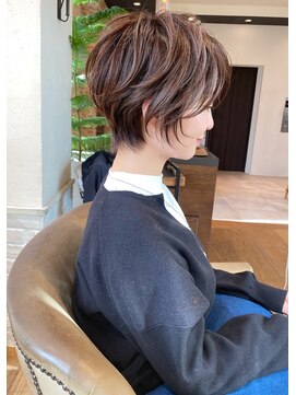 アヴァロン(AVALON) ひし形ショートボブ/白髪ぼかしハイライト/銀座/聖