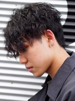 サン(3)&nbsp;ツイストスパイラル 前下がりセンター パートツーブロック 黒髪