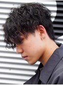 ツイストスパイラル 前下がりセンター パートツーブロック 黒髪
