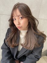 インビテーション(invitation) レイヤーカット × アッシュベージュ