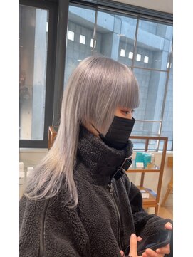 ヘアサロン アウラ(hair salon aura) ホワイトシルバーペールシルバーブリーチカラー