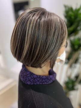 ステア ケース(stair case) ハイライトで白髪ぼかし 脱白髪染め 50代60代