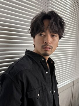 ガーデンタチカワネクスト(garden tachikawa next) 30代大人男子の遊びヘア。センターパートシャドウパーマ