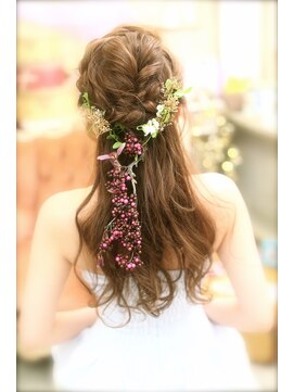 ヘアメイクサロンシャルメ(Hair Make Salon CHARMER) 個性派ハーフアップ