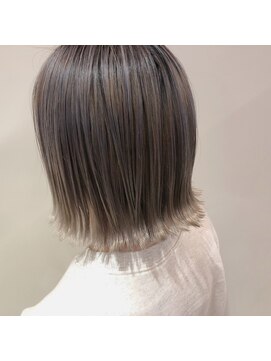 ラッド 心斎橋店(RAD) シルバーベージュ ボブ