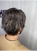 ホワイトブロンドハイライトにお色気ゆるっとパーマ