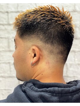 グレイスフルバーバー 赤坂見附店 ヒゲも似合うオシャレスキンフェードボウズスタイル【バーバー】