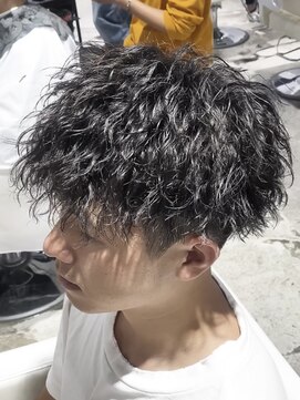 オーシャントーキョー(OCEAN TOKYO) ツイストスパイラルパーマツーブロック刈り上げツイスパ韓国黒髪