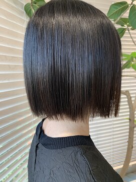 アース 三田南ウッディタウン店(HAIR&MAKE EARTH) 大人可愛い艶感グレージュ切りっぱなしショート