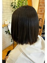 ディープグリーン(Deep Green) ワンレン風ボブ