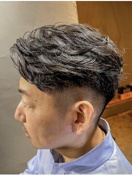 アンドワークス(&works) 【カミジマスタイル】大人リバースパーマ×フェードカット