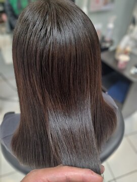 ヘアースタジオ ジェイワン(hair studio J ONE) 20代30代40代50代60代癖毛でお悩みの方の自然なエアーストレート