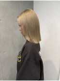 ブロンドベージュ/切りっぱなしスタイル/艶髪ストレート