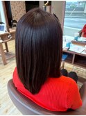 思わず触れたくなる、圧倒的なツヤ◎ストレートミディ/髪質改善