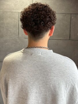 ディスコネクト(DISCO-N-NECT) 刈り上げ ツーブロック ダークブラウン プードルパーマ