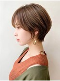 艶感ショートボブ前髪あり小顔くびれヘアミルクティーブラウン