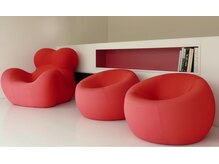 イズム(ISM)の雰囲気（家具は全てイタリアから輸入したかわいいものを使っています。）