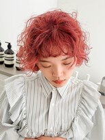 コーラルピンク　くせ毛　ミニボブ　赤毛