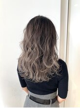 ＊ハイライトとバレイヤージュで、さらに柔らかい髪に＊