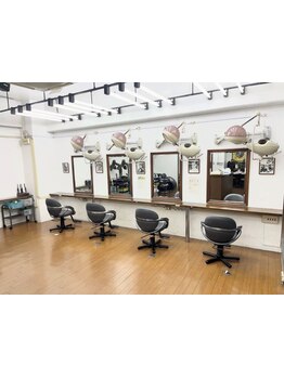 【桃山台/豊中】縮毛矯正専門店☆広々とした店内でゆったりとお過ごしください♪