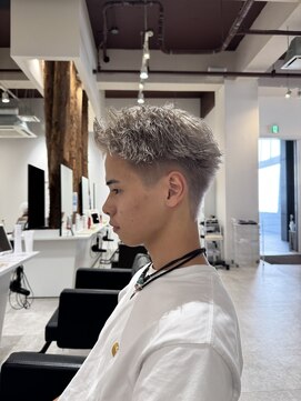 ルーストデラックス 京都河原町三条(ROOST dx) ブロンドベージュスパイキーショート